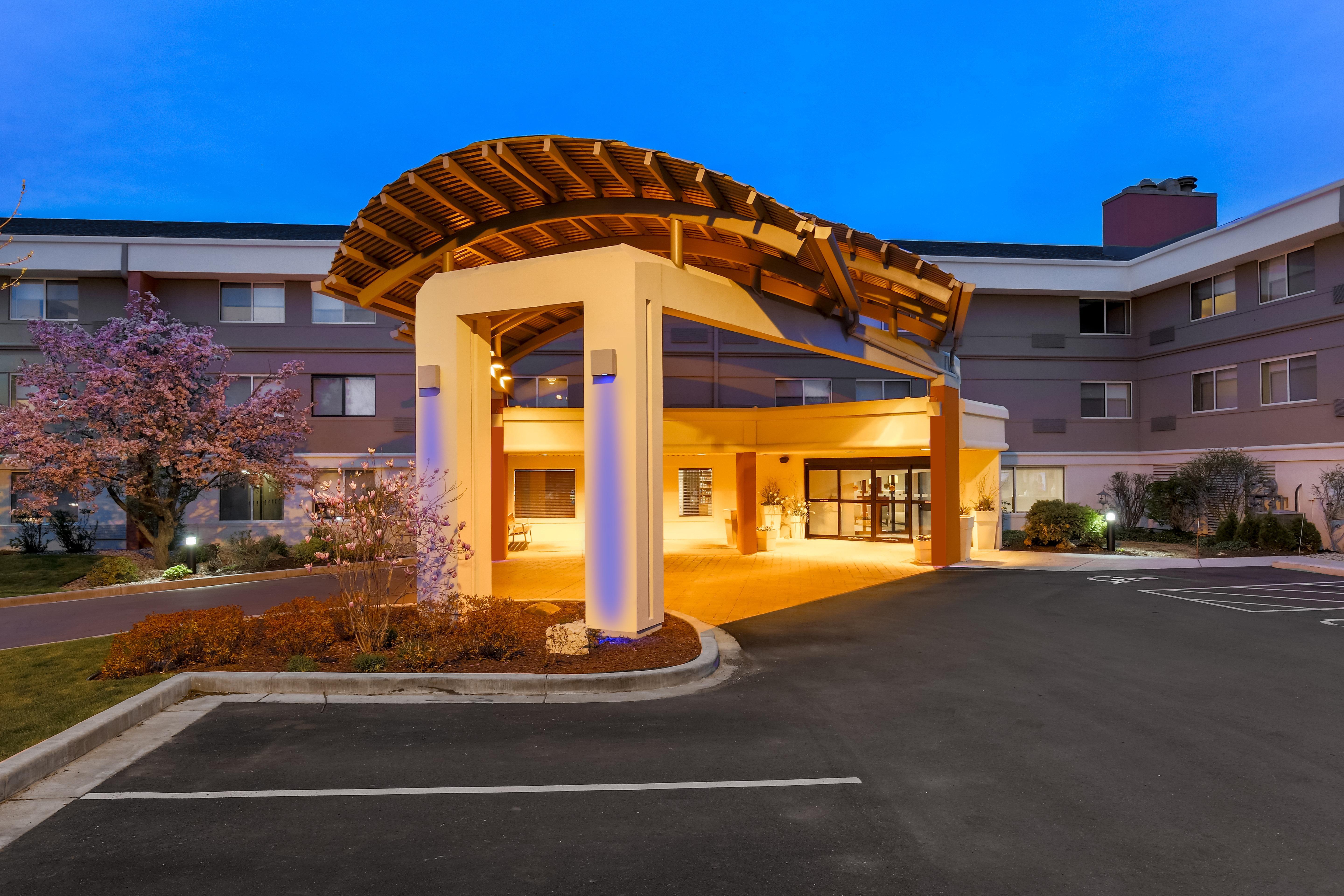 Holiday Inn Express Milwaukee - West Medical Center By Ihg Wauwatosa Exteriör bild