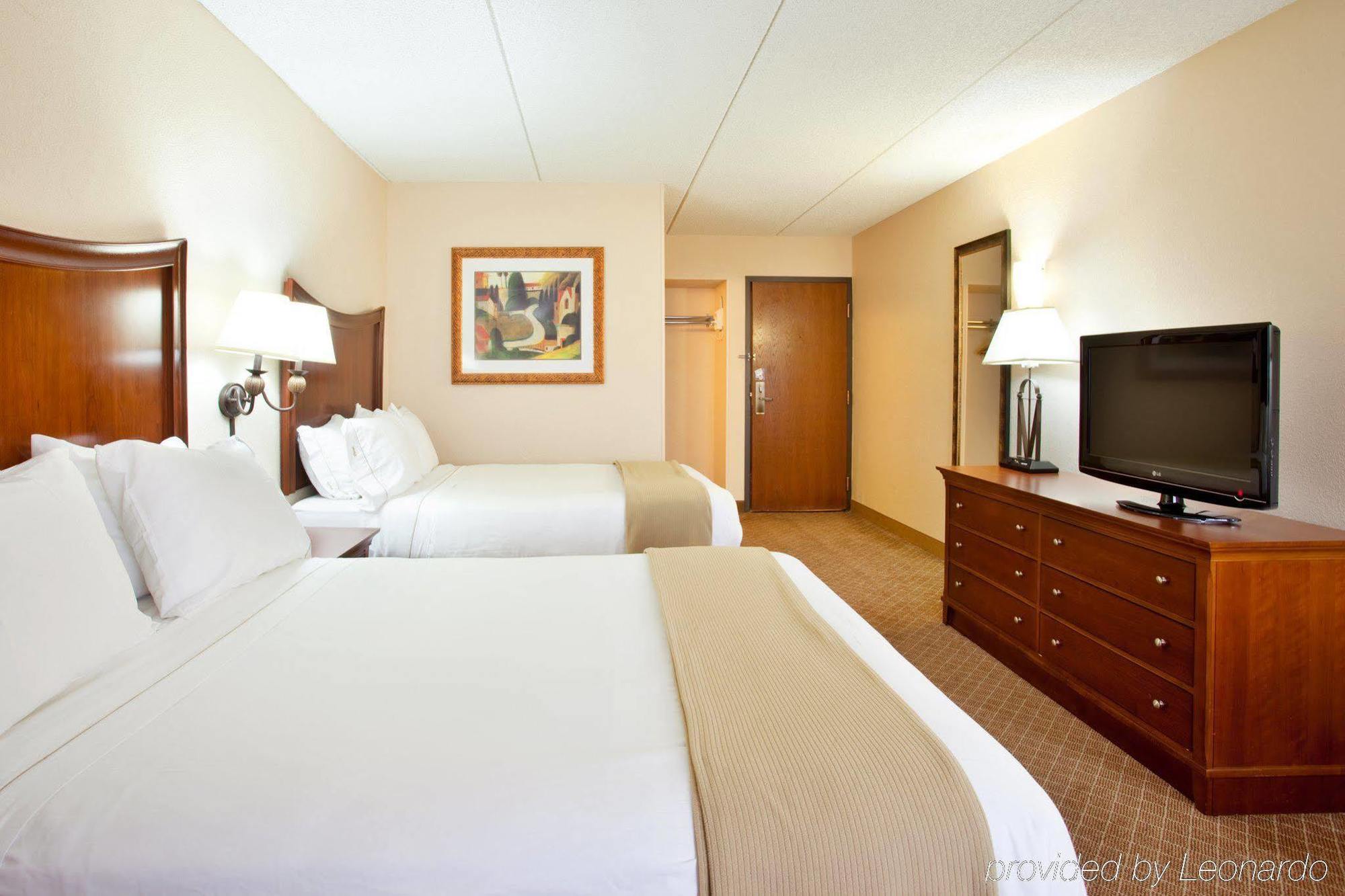 Holiday Inn Express Milwaukee - West Medical Center By Ihg Wauwatosa Exteriör bild