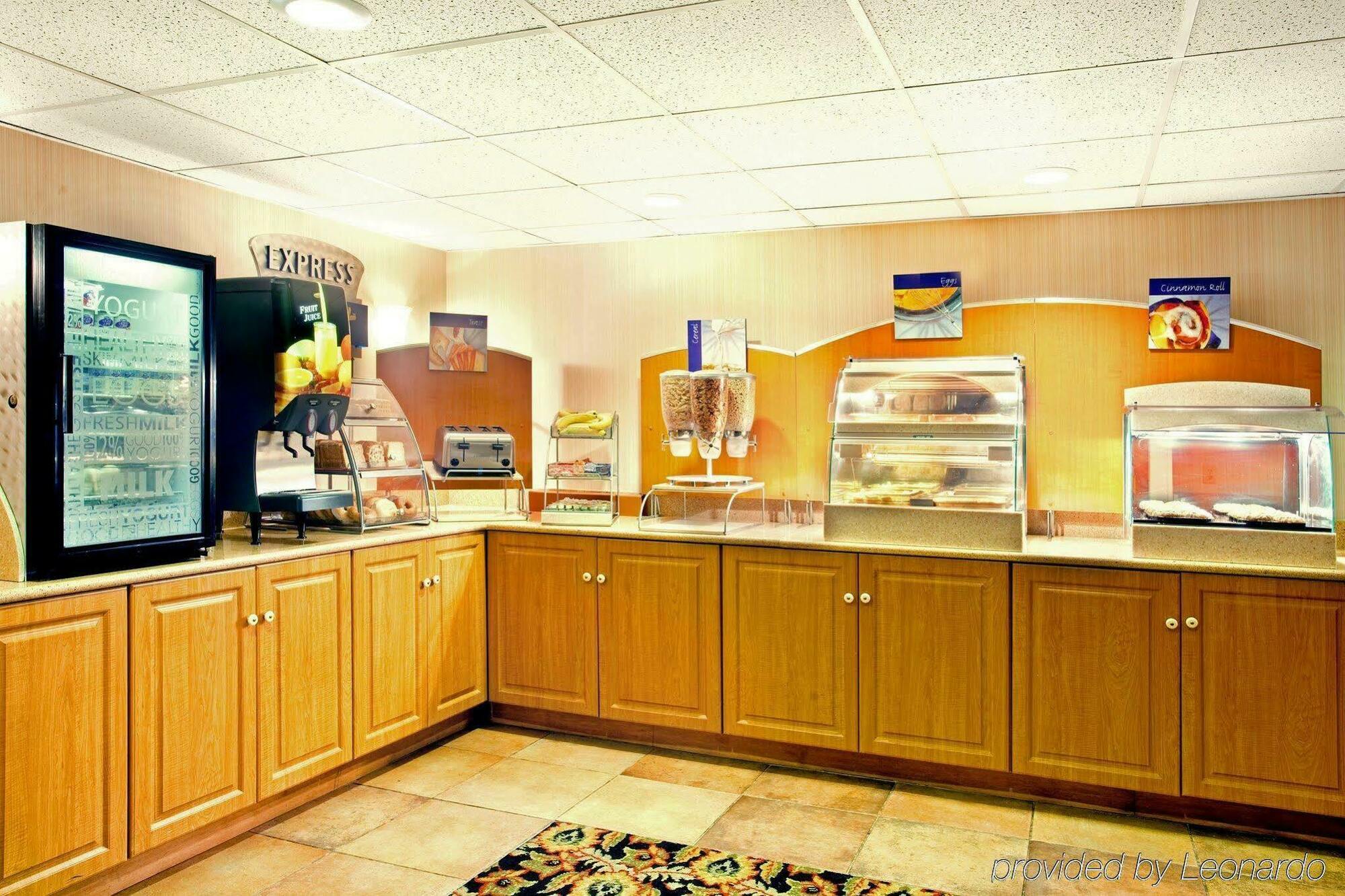 Holiday Inn Express Milwaukee - West Medical Center By Ihg Wauwatosa Exteriör bild