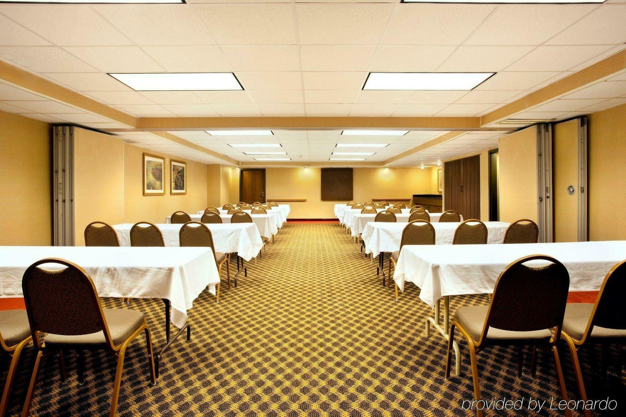 Holiday Inn Express Milwaukee - West Medical Center By Ihg Wauwatosa Exteriör bild